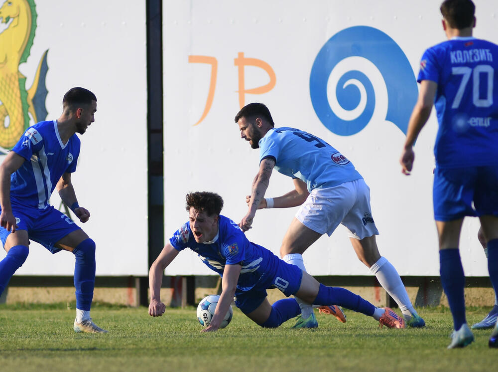 <p>CFL, 30. kolo: lider savladao Petrovac fantastičnim pogotkom Vasilija Čavora, Barani vezali sedmi trijumf, aktuelni šampion i dalje posrće</p>