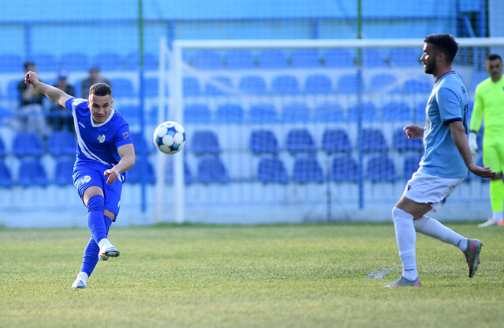 <p>CFL, 30. kolo: lider savladao Petrovac fantastičnim pogotkom Vasilija Čavora, Barani vezali sedmi trijumf, aktuelni šampion i dalje posrće</p>