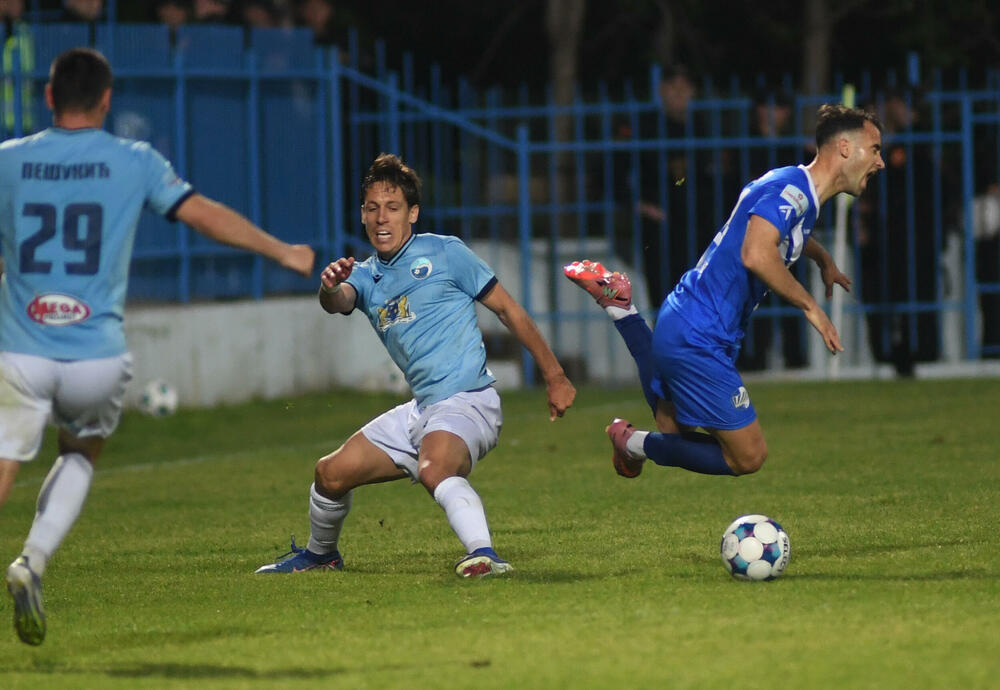 <p>CFL, 30. kolo: lider savladao Petrovac fantastičnim pogotkom Vasilija Čavora, Barani vezali sedmi trijumf, aktuelni šampion i dalje posrće</p>
