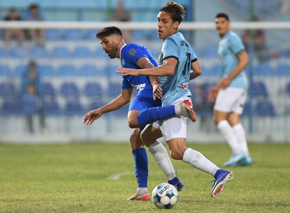 <p>CFL, 30. kolo: lider savladao Petrovac fantastičnim pogotkom Vasilija Čavora, Barani vezali sedmi trijumf, aktuelni šampion i dalje posrće</p>