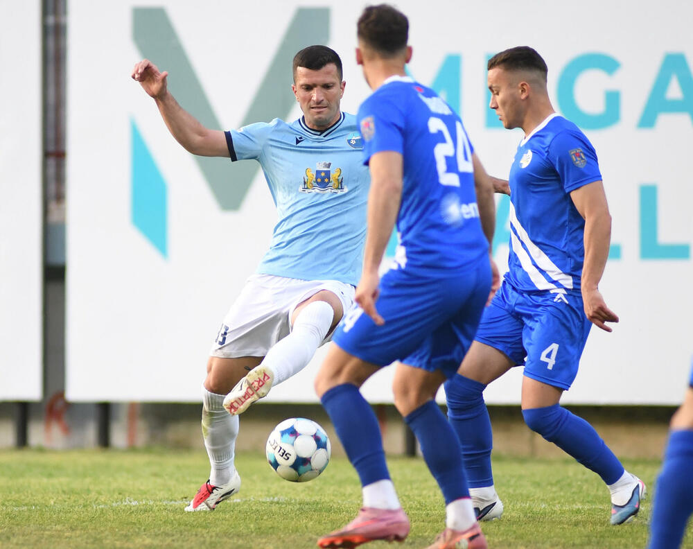 <p>CFL, 30. kolo: lider savladao Petrovac fantastičnim pogotkom Vasilija Čavora, Barani vezali sedmi trijumf, aktuelni šampion i dalje posrće</p>