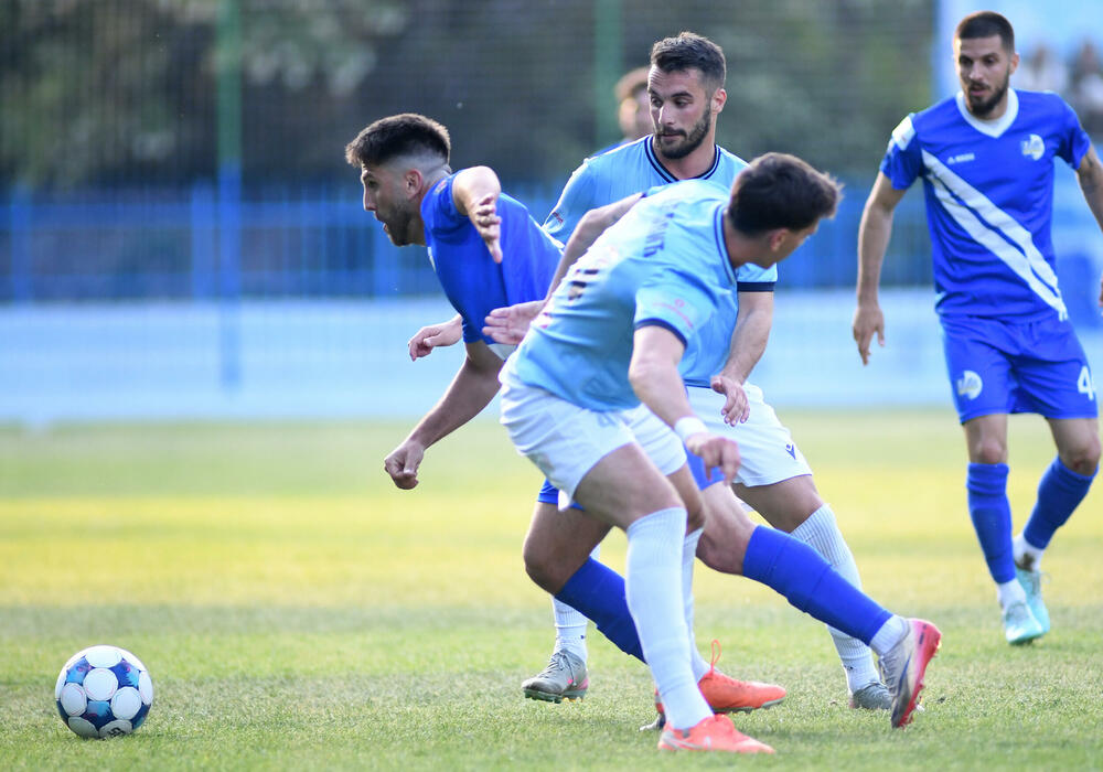 <p>CFL, 30. kolo: lider savladao Petrovac fantastičnim pogotkom Vasilija Čavora, Barani vezali sedmi trijumf, aktuelni šampion i dalje posrće</p>