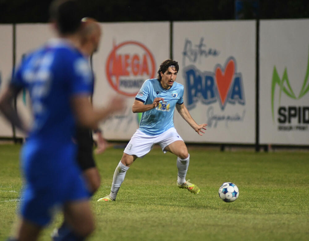 <p>CFL, 30. kolo: lider savladao Petrovac fantastičnim pogotkom Vasilija Čavora, Barani vezali sedmi trijumf, aktuelni šampion i dalje posrće</p>