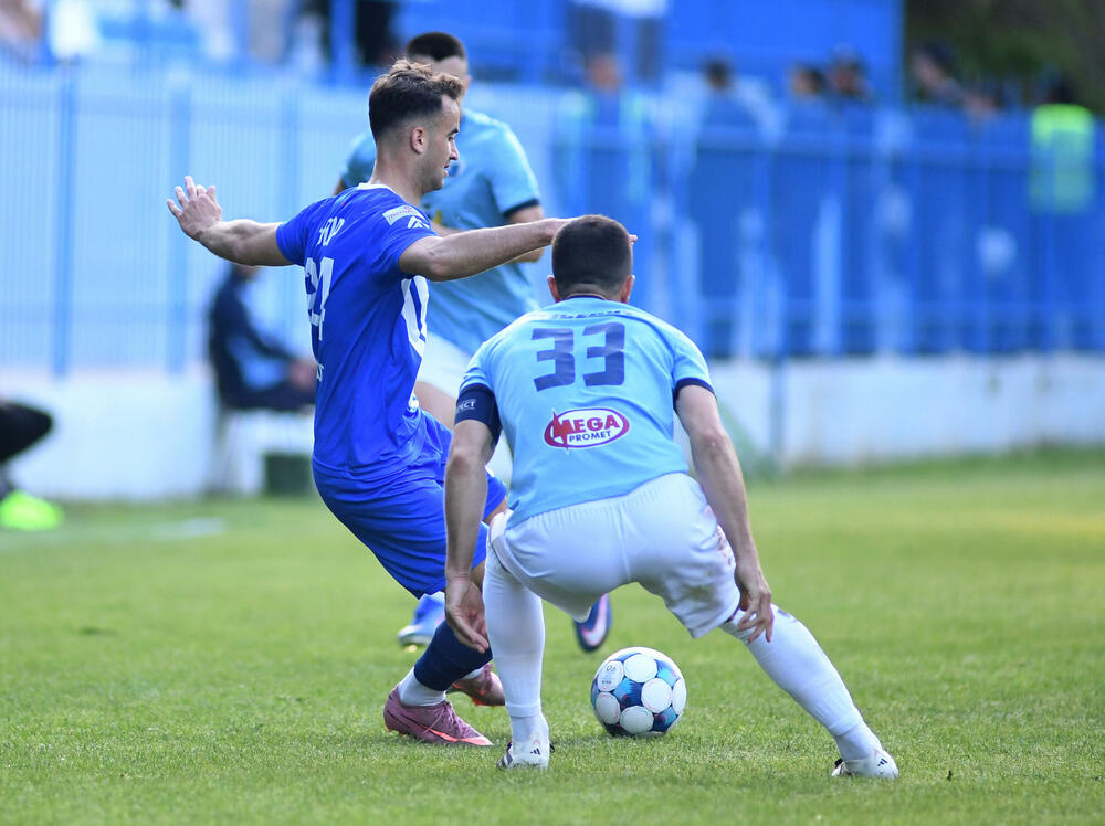 <p>CFL, 30. kolo: lider savladao Petrovac fantastičnim pogotkom Vasilija Čavora, Barani vezali sedmi trijumf, aktuelni šampion i dalje posrće</p>