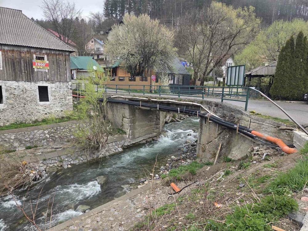 Pogled na Svinjaču zatrpanu smećem: Stanari novogradnje u Brezi...