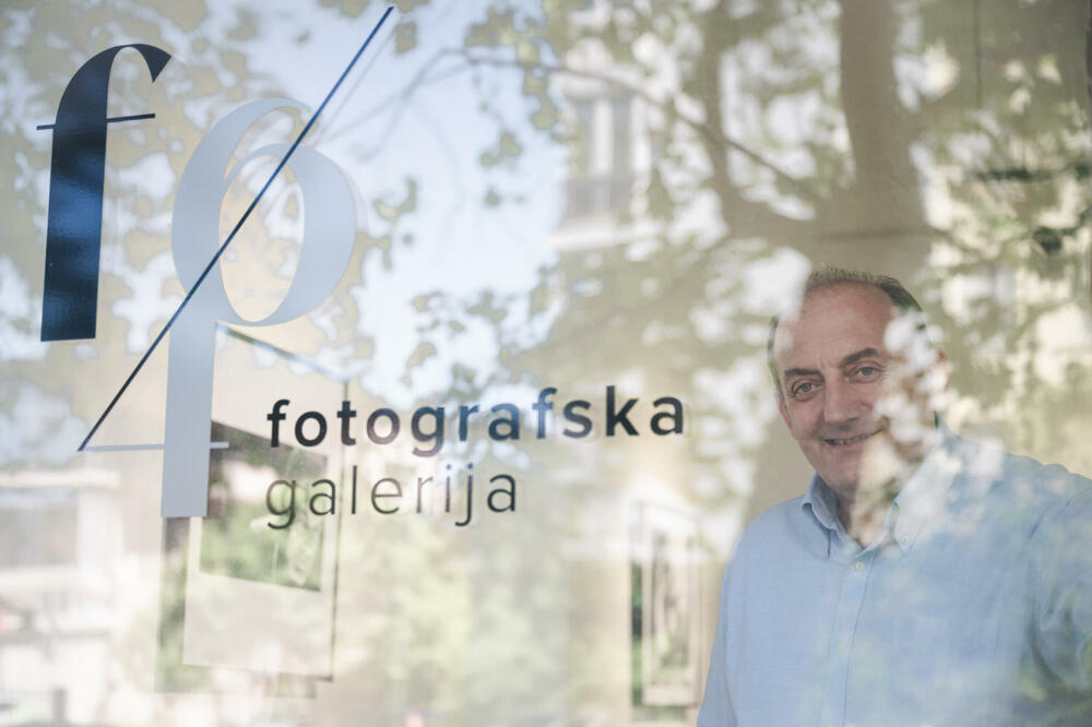 Dejan Kalezić u Fotografskoj galeriji &ldquo;F64&rdquo;, Foto: Sofija Đukanović