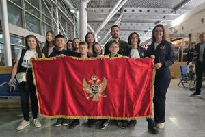 Milatović ispratio folkloraše KUD "Duga Montenegro" na festival...