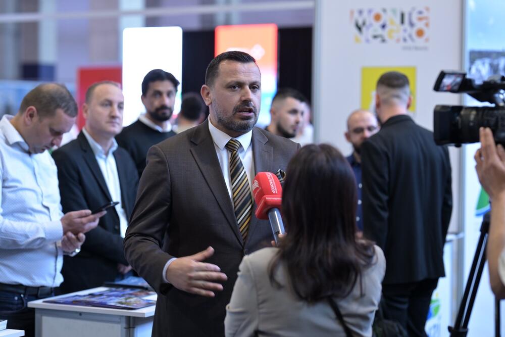 <p>"Ovaj sajam predstavlja značajno tržište za destinaciju Ulcinj, pružajući brojne mogućnosti za promociju turističke ponude, jačanje saradnje i unapređenje veza sa partnerima sa Kosova i iz regiona", piše u saopštenju Turističke organizacije (TO) Ulcinj</p>