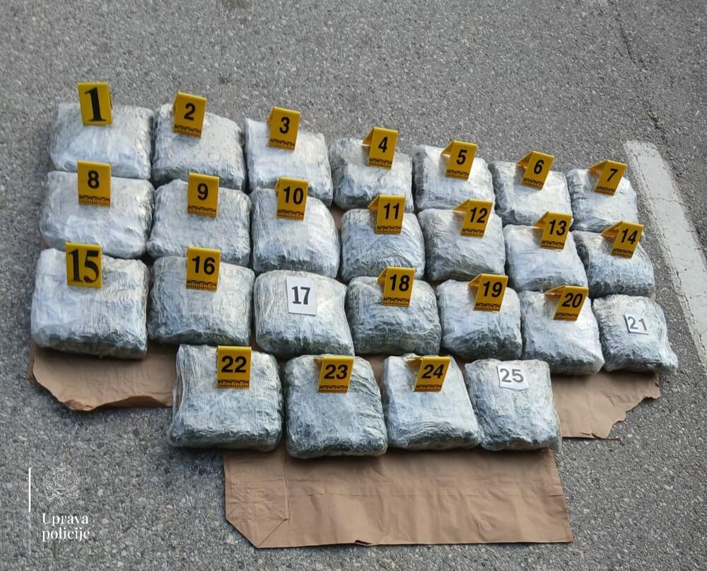 UP: Spriječeno krijumčarenje 25 kilograma marihuane, uhapšen...