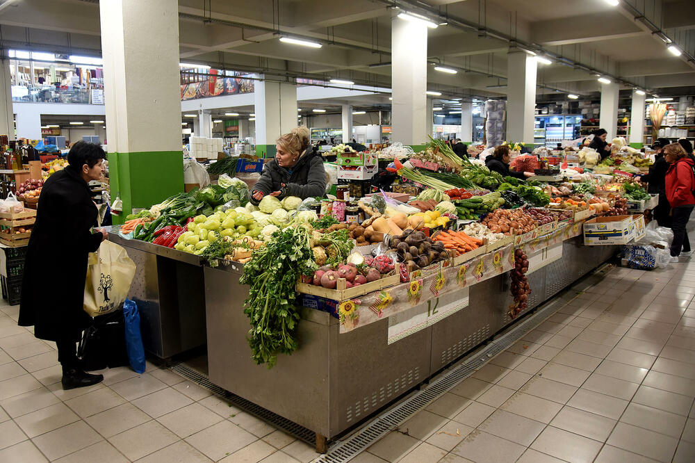 Premije ostale iste, ali se ukupne sumnje smanjuju jer je manje proizvodnje: Pijaca na Gintašu, Foto: Luka Zekovic