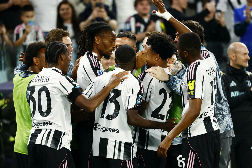 Fudbaleri Juventusa proslavljaju gol, Foto: Reuters