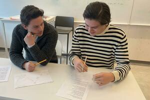 Povratak olovci i papiru: Švedske škole ograničavaju digitalno...