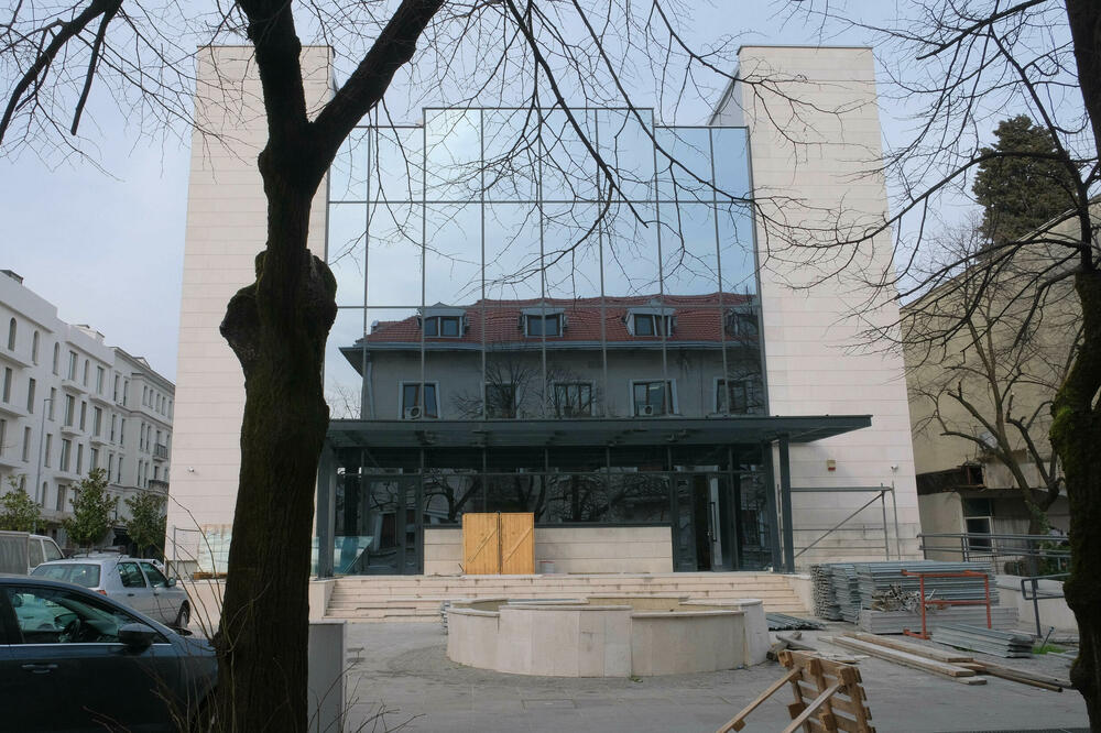 Smije li biti otvoreno u maju: Gradsko pozorište u Podgorici, Foto: RISTO BOZOVIC