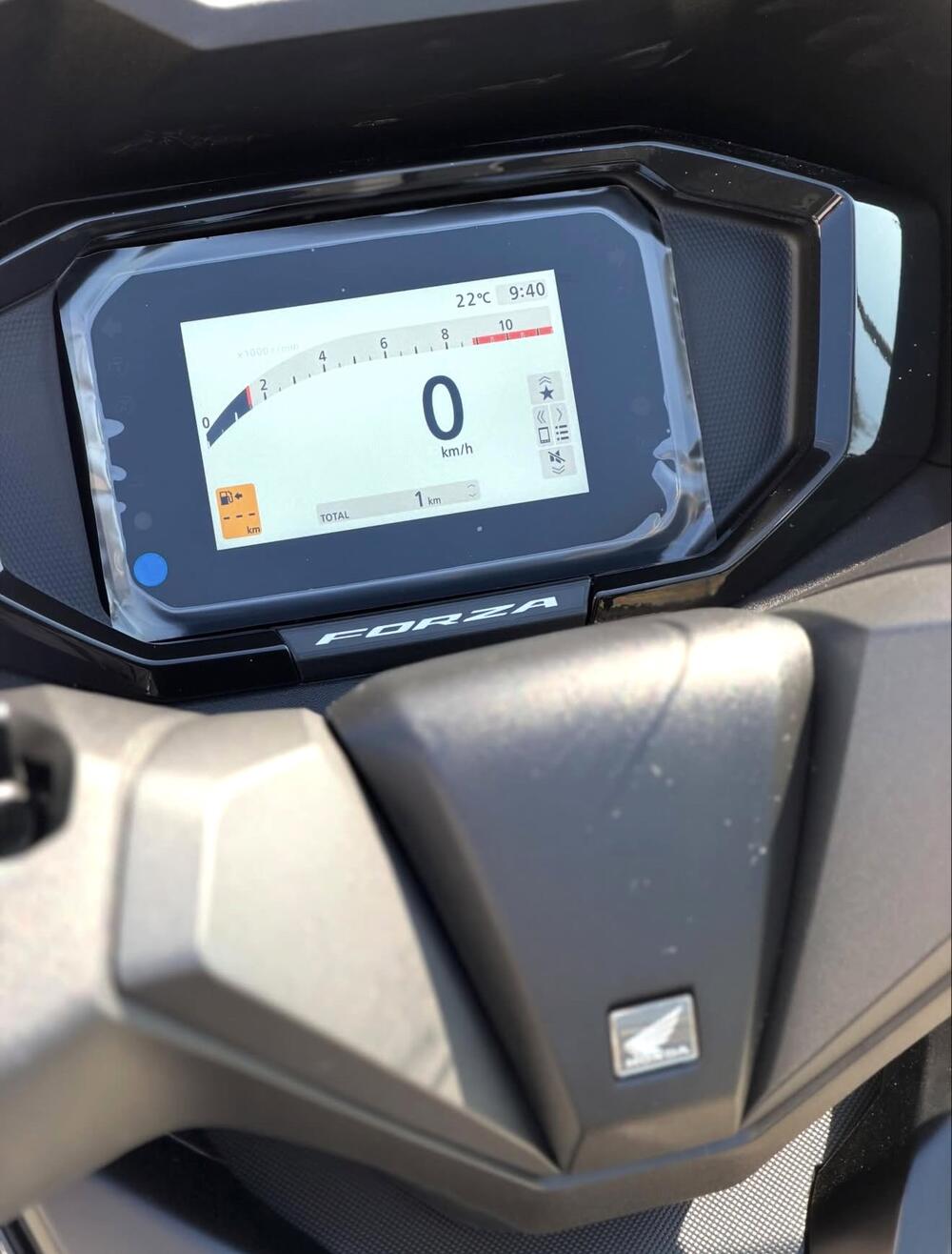 <p>HONDA za 2026. godinu donosi unaprijeđenu skuter ponudu koja objedinjuje tehnologiju, udobnost i pouzdanost. Od urbanih modela do avanturističkih rješenja, svaki skuter nosi prepoznatljiv Honda DNK &ndash; kvalitet, efikasnost i dugotrajnost.</p>