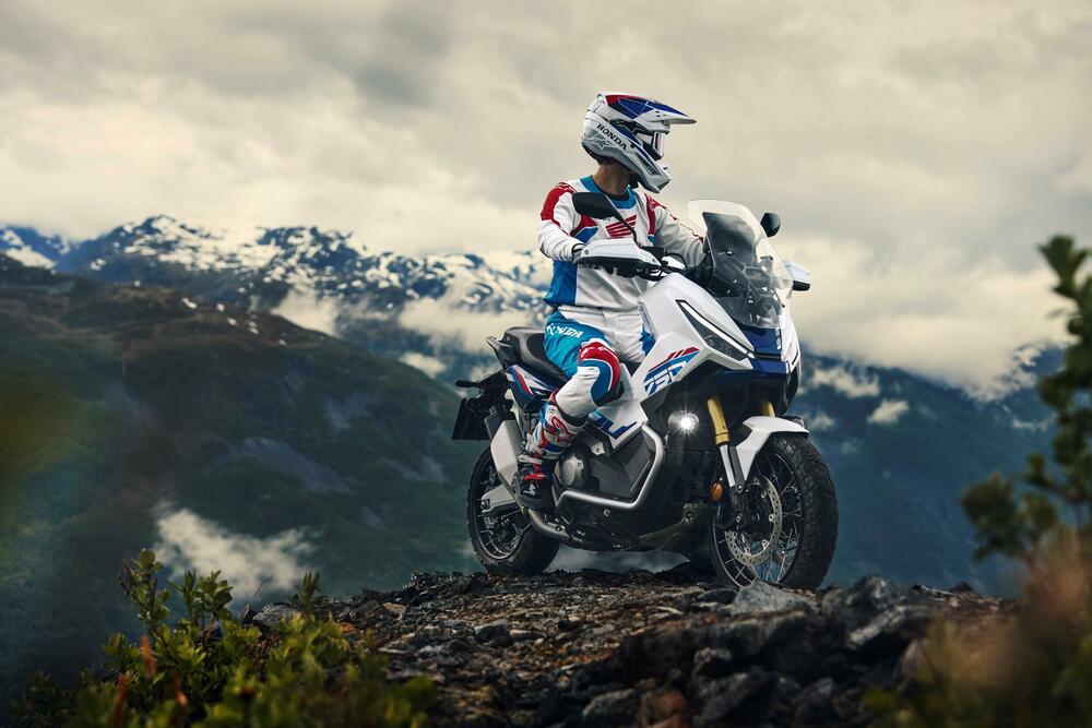 <p>HONDA za 2026. godinu donosi unaprijeđenu skuter ponudu koja objedinjuje tehnologiju, udobnost i pouzdanost. Od urbanih modela do avanturističkih rješenja, svaki skuter nosi prepoznatljiv Honda DNK &ndash; kvalitet, efikasnost i dugotrajnost.</p>