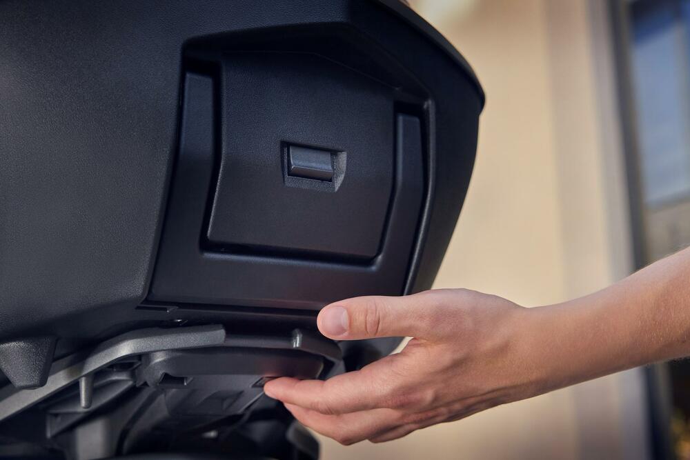 <p>HONDA za 2026. godinu donosi unaprijeđenu skuter ponudu koja objedinjuje tehnologiju, udobnost i pouzdanost. Od urbanih modela do avanturističkih rješenja, svaki skuter nosi prepoznatljiv Honda DNK &ndash; kvalitet, efikasnost i dugotrajnost.</p>