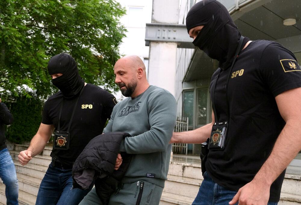 <p>Osumnjičeni za krivična djela stvaranje kriinalne organizacije i četiri krivična djela teško ubistvo, u kojima je bilo šest žrtava</p>