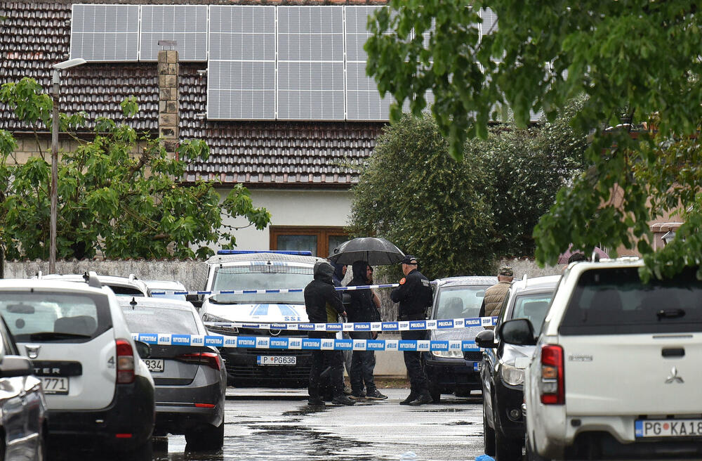 <p>"Sumnja se da su ovom krivičnom djelu prethodile lične razmirice između lica lišenih života i osumnjičenog. Sva lica su porijeklom iz Rožaja", saopšteno je iz policije</p>  <p>Tužiteljka Višeg državnog tužilaštva u Podgirici Danka Đerić saopštila je novinarima nakin višesatnog uviđaja na Starom aerodromu da su prikupljeni svi dokazi i sve što je važno za dalji tok istrage</p>