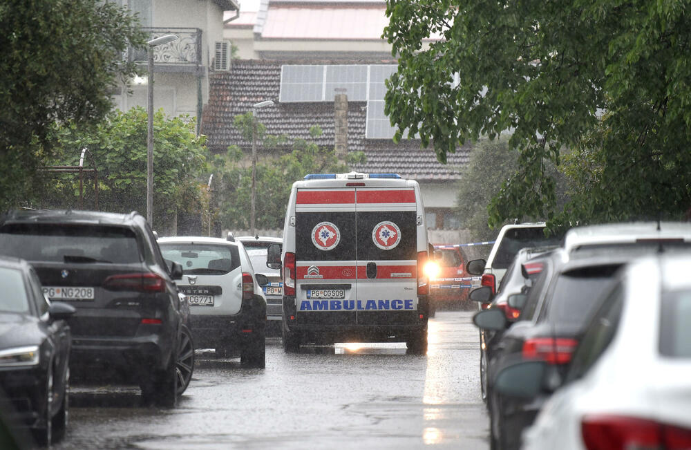 <p>"Sumnja se da su ovom krivičnom djelu prethodile lične razmirice između lica lišenih života i osumnjičenog. Sva lica su porijeklom iz Rožaja", saopšteno je iz policije</p>  <p>Tužiteljka Višeg državnog tužilaštva u Podgirici Danka Đerić saopštila je novinarima nakin višesatnog uviđaja na Starom aerodromu da su prikupljeni svi dokazi i sve što je važno za dalji tok istrage</p>