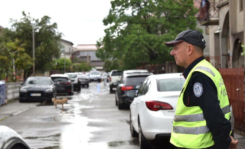<p>"Sumnja se da su ovom krivičnom djelu prethodile lične razmirice između lica lišenih života i osumnjičenog. Sva lica su porijeklom iz Rožaja", saopšteno je iz policije</p>  <p>Tužiteljka Višeg državnog tužilaštva u Podgirici Danka Đerić saopštila je novinarima nakin višesatnog uviđaja na Starom aerodromu da su prikupljeni svi dokazi i sve što je važno za dalji tok istrage</p>