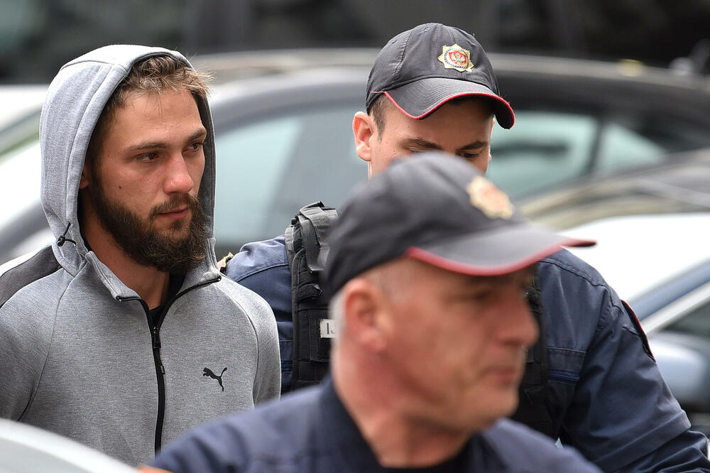 Vehida Murića dovode na saslušanje, Foto: Boris Pejović
