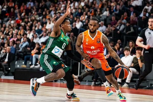 Valencia'nın yıldız oyuncusu dördüncü maçını kutladı ve Euroleague tarihine geçti.