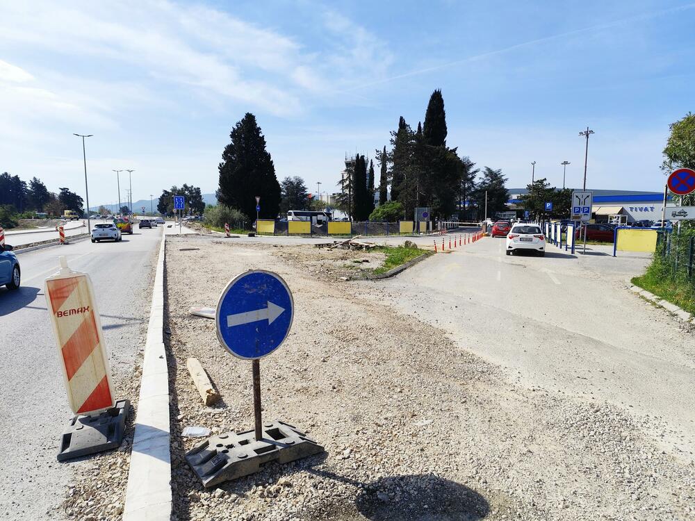 Sezona letova počela, a prilaz raskopan: Još nije uređen...