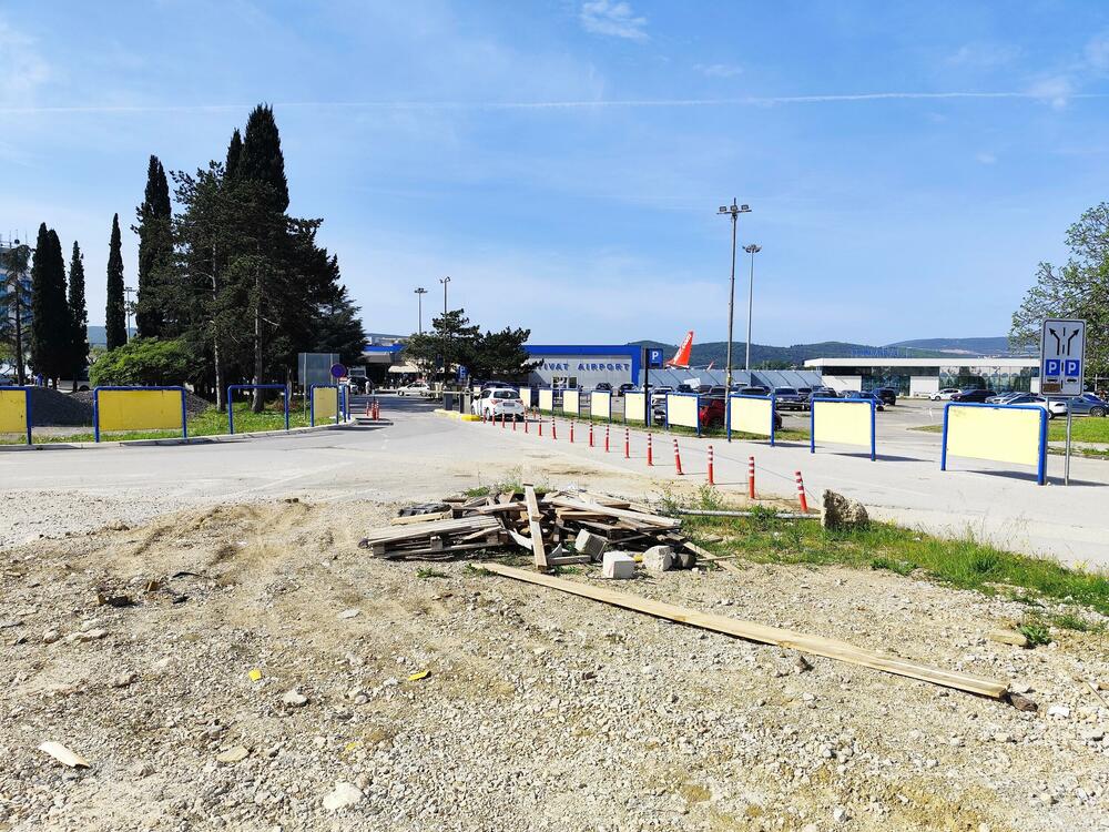 Prilaz aerodromu sa bulevara