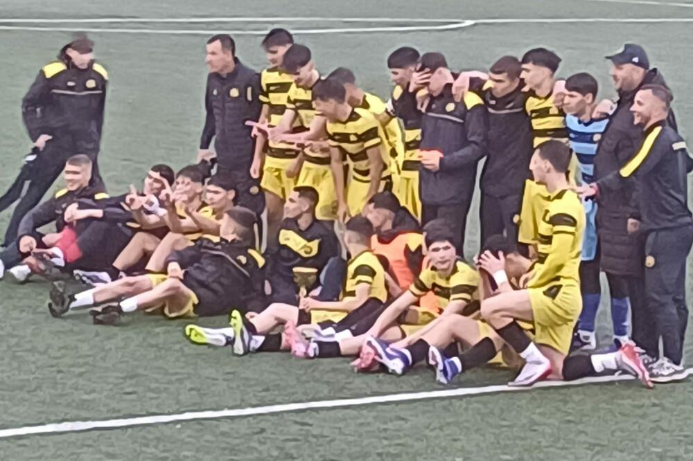 Luka Vlahović sa dva gola donio pehar ekipi, Foto: UK FSCG - Centar