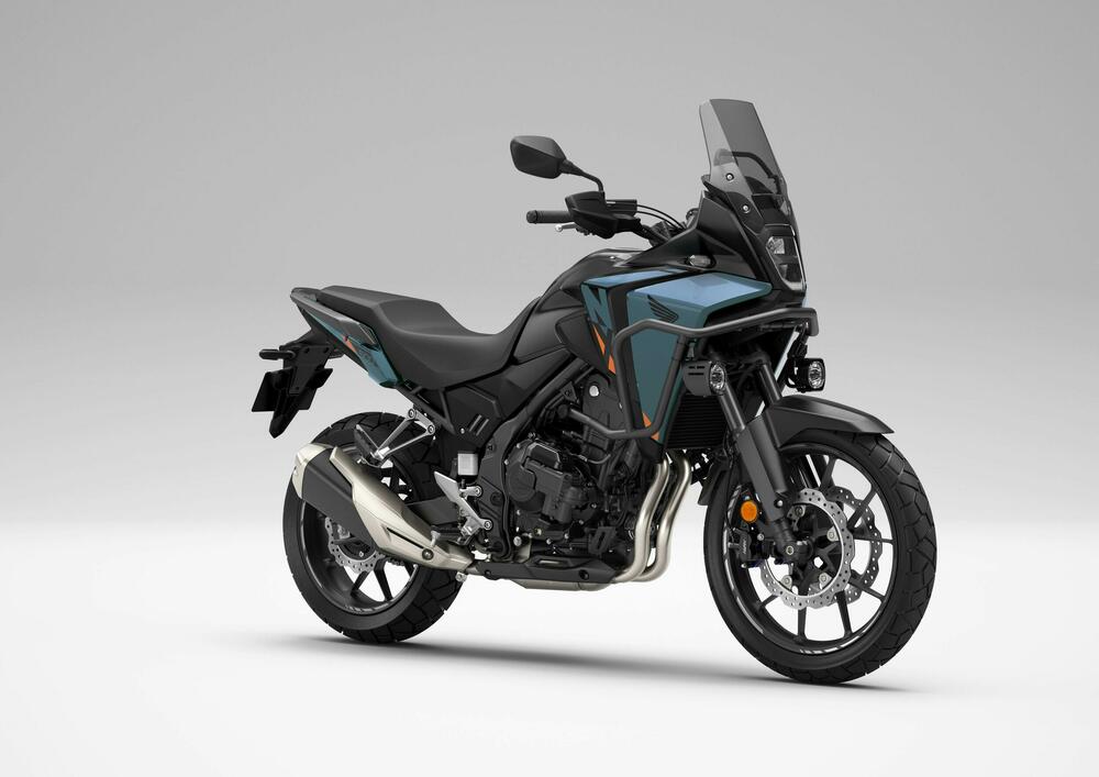 <p>HONDA za 2026. godinu donosi snažnu i tehnološki naprednu ponudu motocikala, namijenjenih kako avanturistima, tako i urbanim vozačima i ljubiteljima sportskog karaktera. Pouzdanost, inovacije i vrhunske performanse ostaju ključni aduti svakog modela.</p>