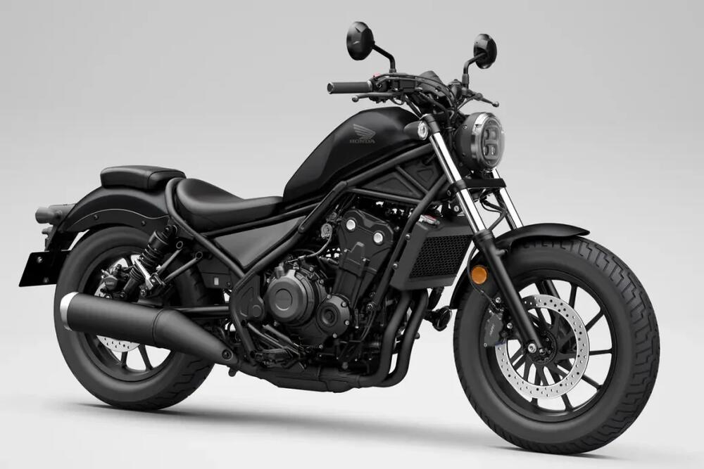<p>HONDA za 2026. godinu donosi snažnu i tehnološki naprednu ponudu motocikala, namijenjenih kako avanturistima, tako i urbanim vozačima i ljubiteljima sportskog karaktera. Pouzdanost, inovacije i vrhunske performanse ostaju ključni aduti svakog modela.</p>