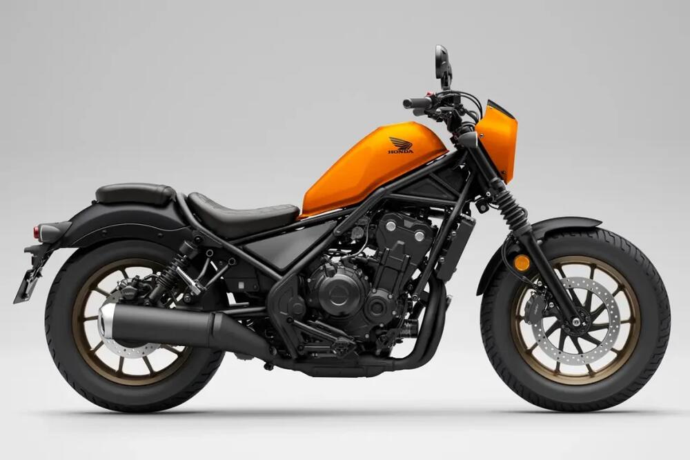 <p>HONDA za 2026. godinu donosi snažnu i tehnološki naprednu ponudu motocikala, namijenjenih kako avanturistima, tako i urbanim vozačima i ljubiteljima sportskog karaktera. Pouzdanost, inovacije i vrhunske performanse ostaju ključni aduti svakog modela.</p>