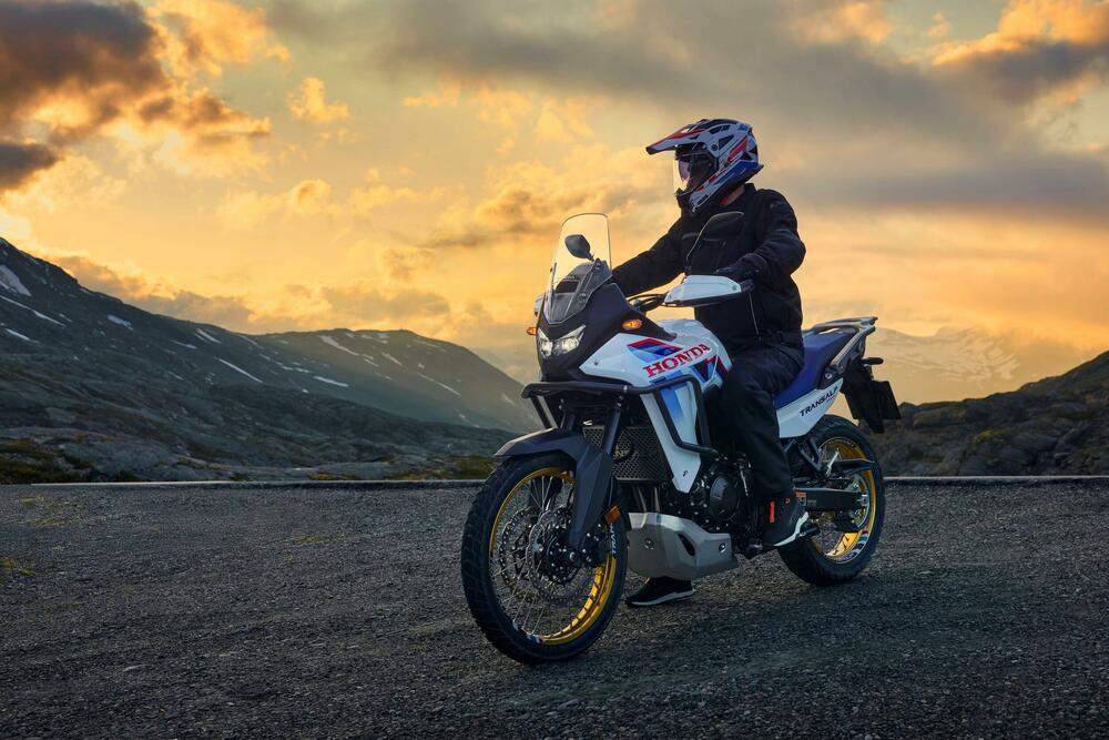 <p>HONDA za 2026. godinu donosi snažnu i tehnološki naprednu ponudu motocikala, namijenjenih kako avanturistima, tako i urbanim vozačima i ljubiteljima sportskog karaktera. Pouzdanost, inovacije i vrhunske performanse ostaju ključni aduti svakog modela.</p>