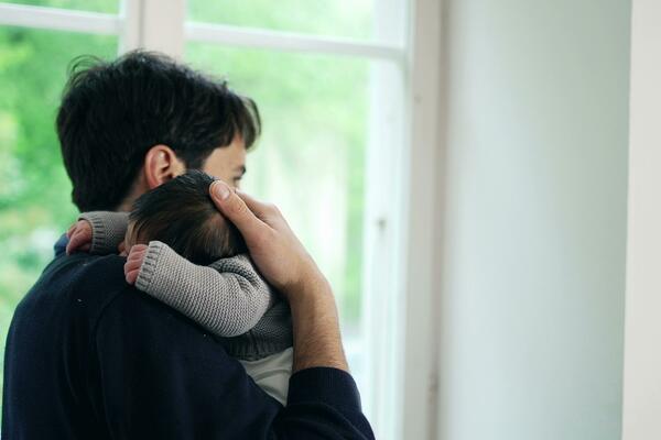 Očevi od danas imaju pravo na deset dana odsustva nakon rođenja...