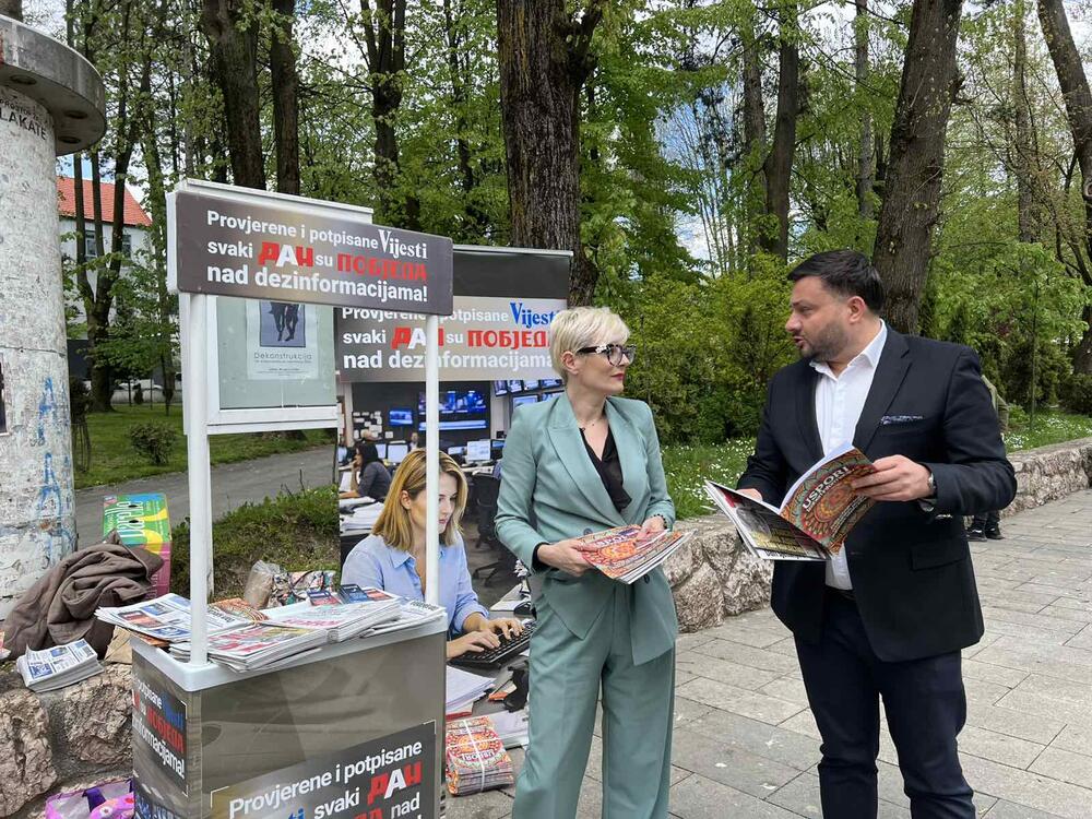 <p>U okviru nacionalne kampanje <strong>Podrška štampanim medijima u Crnoj Gori</strong>, javni događaj posvećen značaju profesionalnog novinarstva i štampanih medija održava se danas<strong>, od 12 do 14 časova</strong>, na <strong>Gradskom trgu u Bijelom Polju</strong></p>