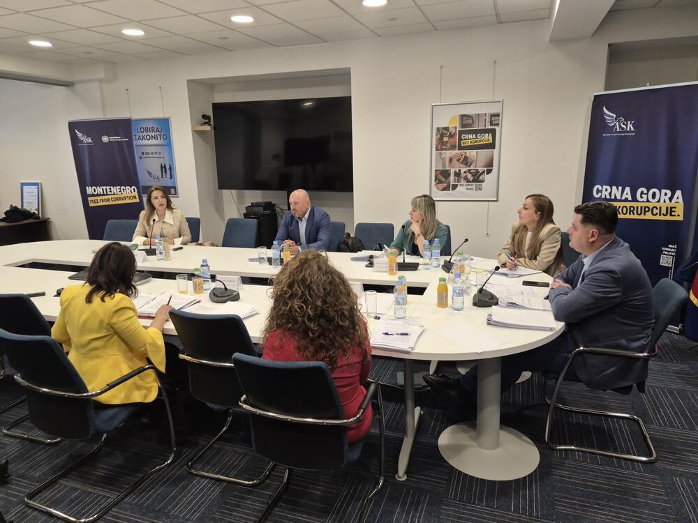 Ko kome što dođe...