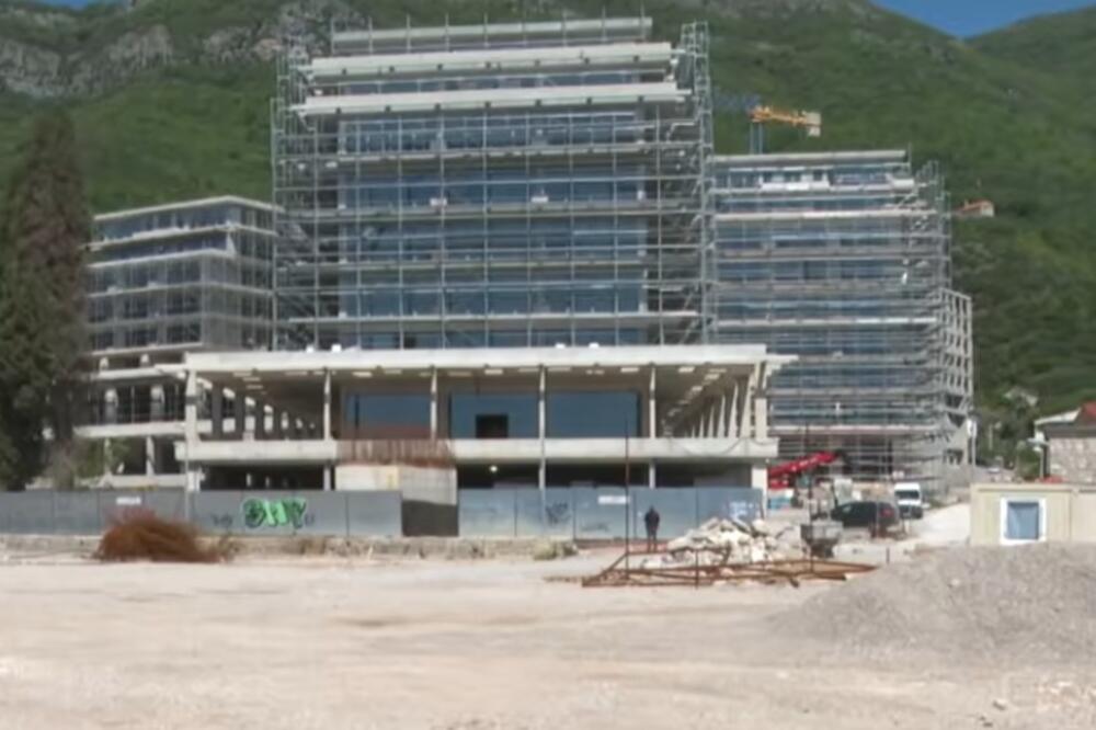 Detalj sa obale u Baošićima, Foto: Screenshot/TV Vijesti