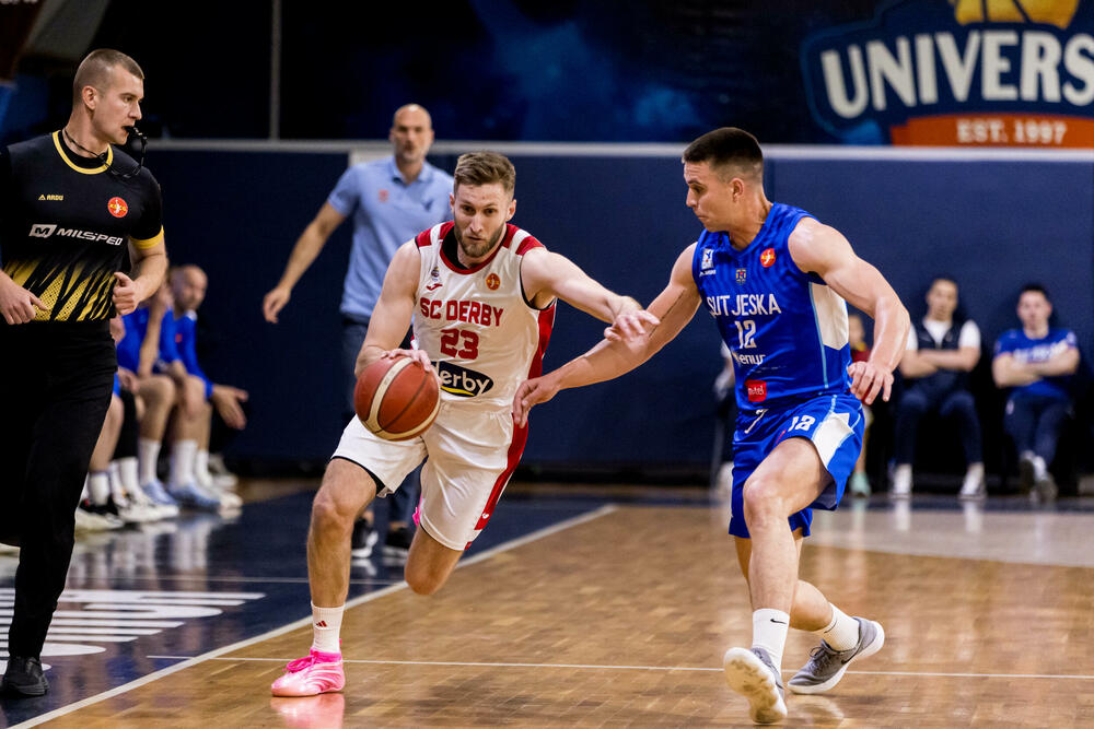 <p>SC Derbi pobijedio Sutjesku 102:84 u prvom meču polufinalne serije Prve A košarkaške lige Crne Gore. Sjutra Budućnost - Mornar (18 h)</p>