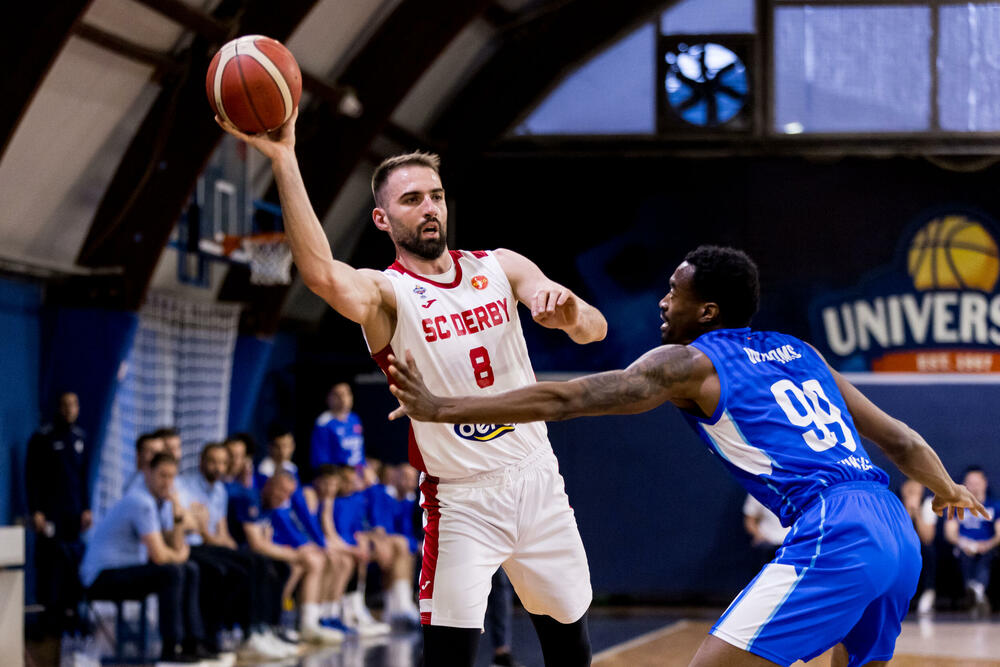 <p>SC Derbi pobijedio Sutjesku 102:84 u prvom meču polufinalne serije Prve A košarkaške lige Crne Gore. Sjutra Budućnost - Mornar (18 h)</p>