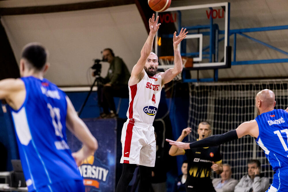 <p>SC Derbi pobijedio Sutjesku 102:84 u prvom meču polufinalne serije Prve A košarkaške lige Crne Gore. Sjutra Budućnost - Mornar (18 h)</p>