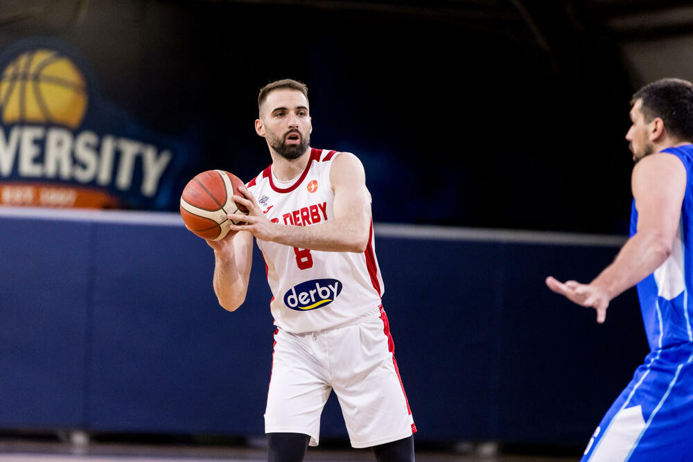 <p>SC Derbi pobijedio Sutjesku 102:84 u prvom meču polufinalne serije Prve A košarkaške lige Crne Gore. Sjutra Budućnost - Mornar (18 h)</p>