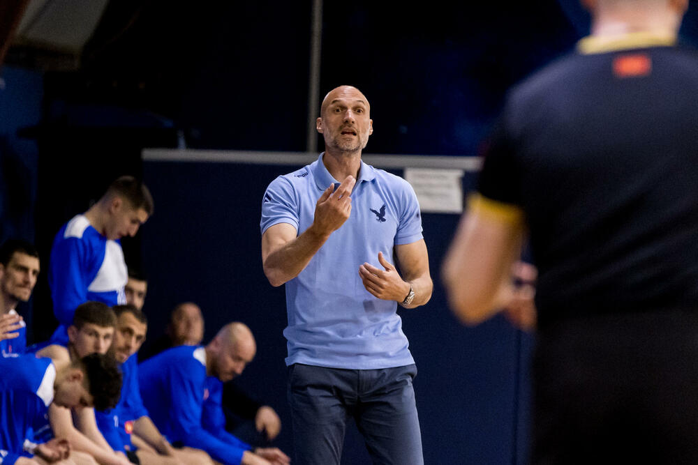 <p>SC Derbi pobijedio Sutjesku 102:84 u prvom meču polufinalne serije Prve A košarkaške lige Crne Gore. Sjutra Budućnost - Mornar (18 h)</p>