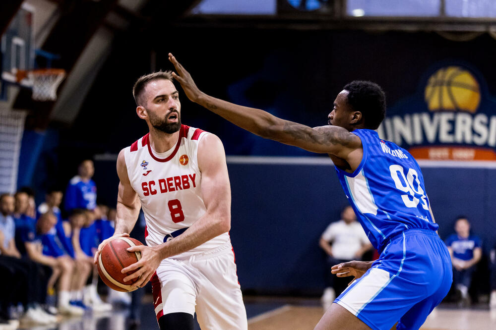 <p>SC Derbi pobijedio Sutjesku 102:84 u prvom meču polufinalne serije Prve A košarkaške lige Crne Gore. Sjutra Budućnost - Mornar (18 h)</p>