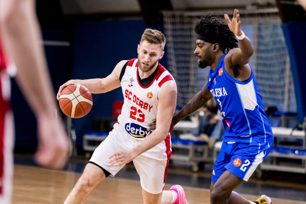 <p>SC Derbi pobijedio Sutjesku 102:84 u prvom meču polufinalne serije Prve A košarkaške lige Crne Gore. Sjutra Budućnost - Mornar (18 h)</p>