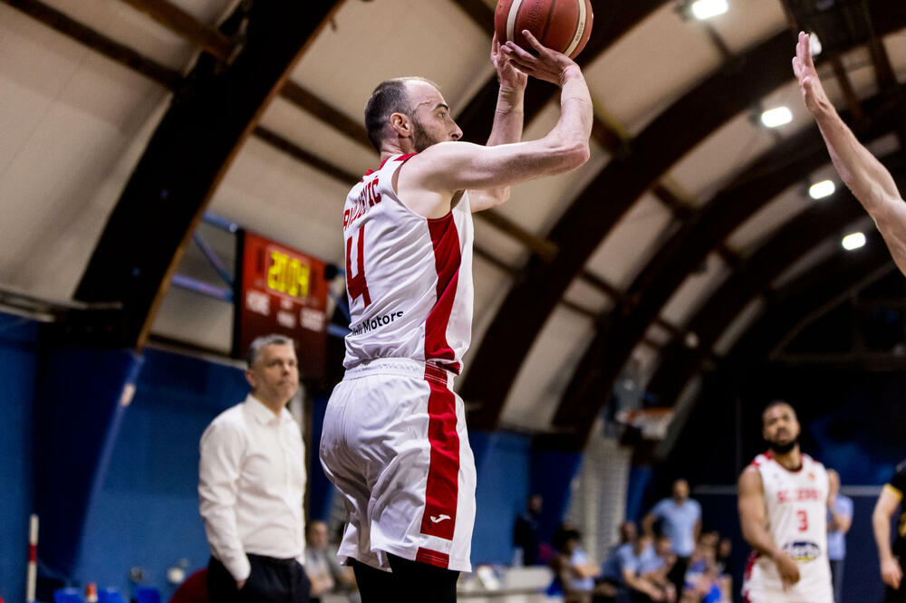 Nikola Pavlićević na večerašnjem meču, Foto: SC Derby