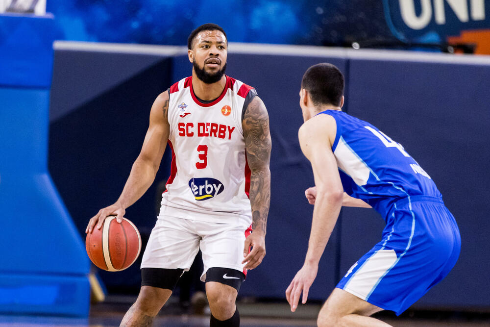 <p>SC Derbi pobijedio Sutjesku 102:84 u prvom meču polufinalne serije Prve A košarkaške lige Crne Gore. Sjutra Budućnost - Mornar (18 h)</p>