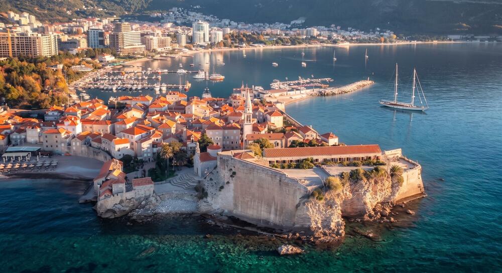 Budva — najtraženije primorsko odredište, 3.932 aktivna oglasa — 