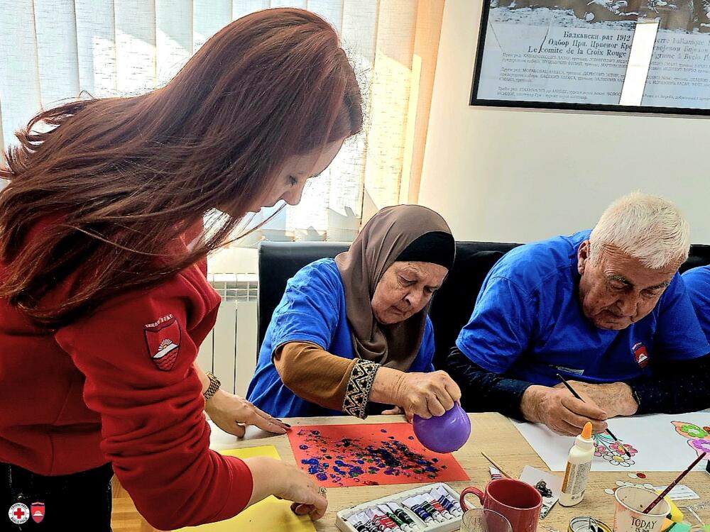 <p>Iz bjelopoljskog Crvenog krsta ističu da ovakve aktivnosti doprinose očuvanju vedrine, osjećaja pripadnosti i međusobne podrške među starijim licima</p>