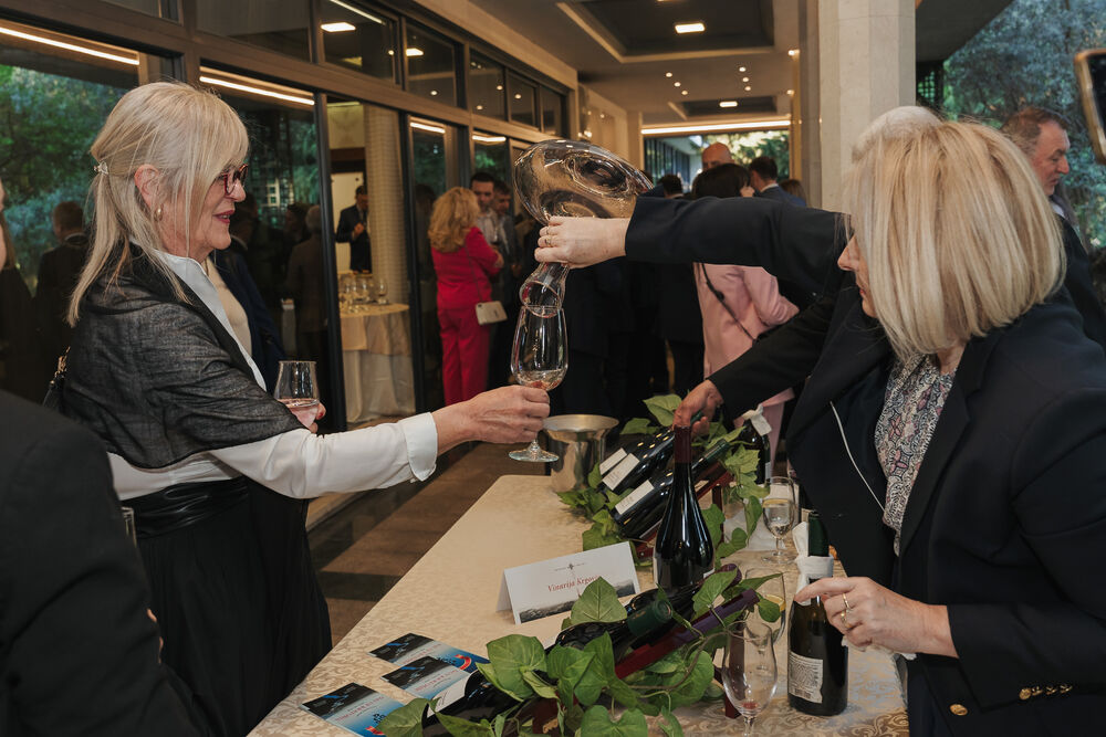 <p>Svečanost je održana u petak u Vili Gorica, pod pokroviteljstvom predsjednika Crne Gore, Jakova Milatovića, u organizaciji Evropskog reda vinskih vitezova &ndash; Legatura Crna Gora</p>