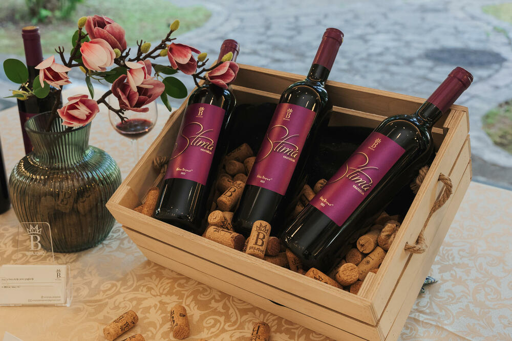 <p>Svečanost je održana u petak u Vili Gorica, pod pokroviteljstvom predsjednika Crne Gore, Jakova Milatovića, u organizaciji Evropskog reda vinskih vitezova &ndash; Legatura Crna Gora</p>